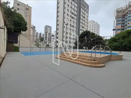 Piscina + Quadra Poliesportiva 