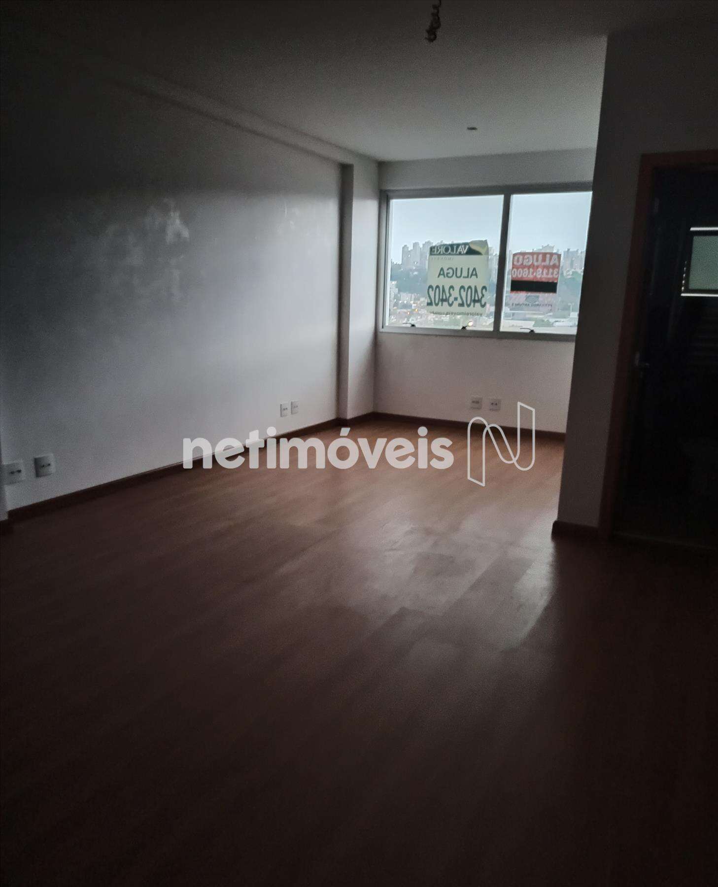 Sala sob outra vista