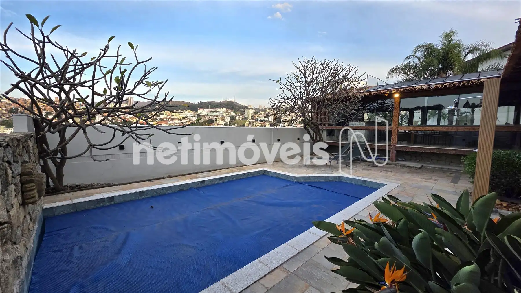 Área Externa e Piscina Aquecida