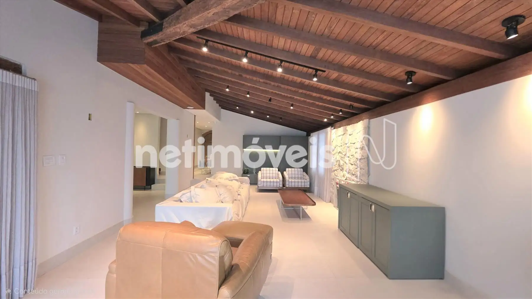 Sala de Estar com Lareira
