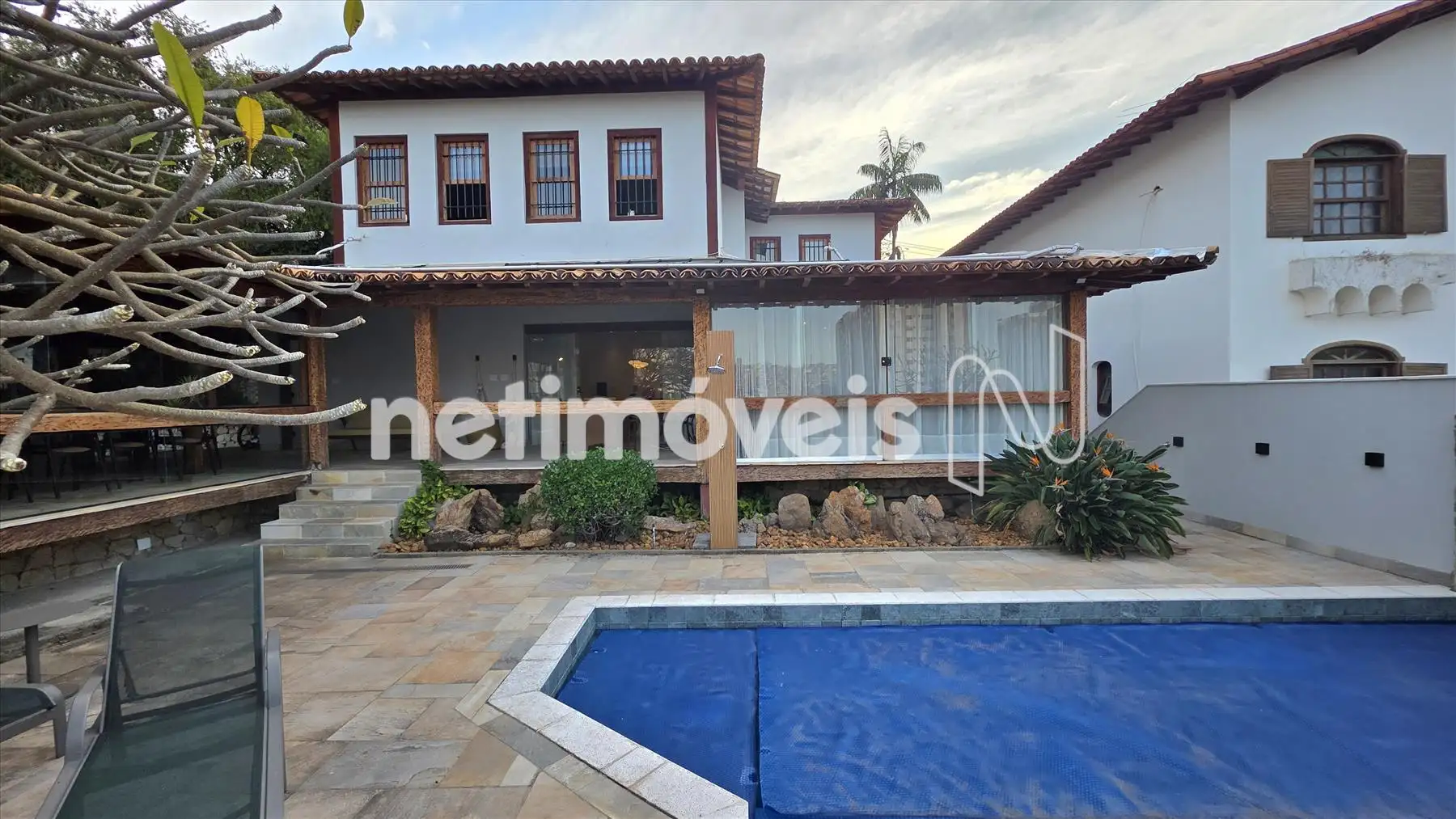 Área Externa e Piscina Aquecida