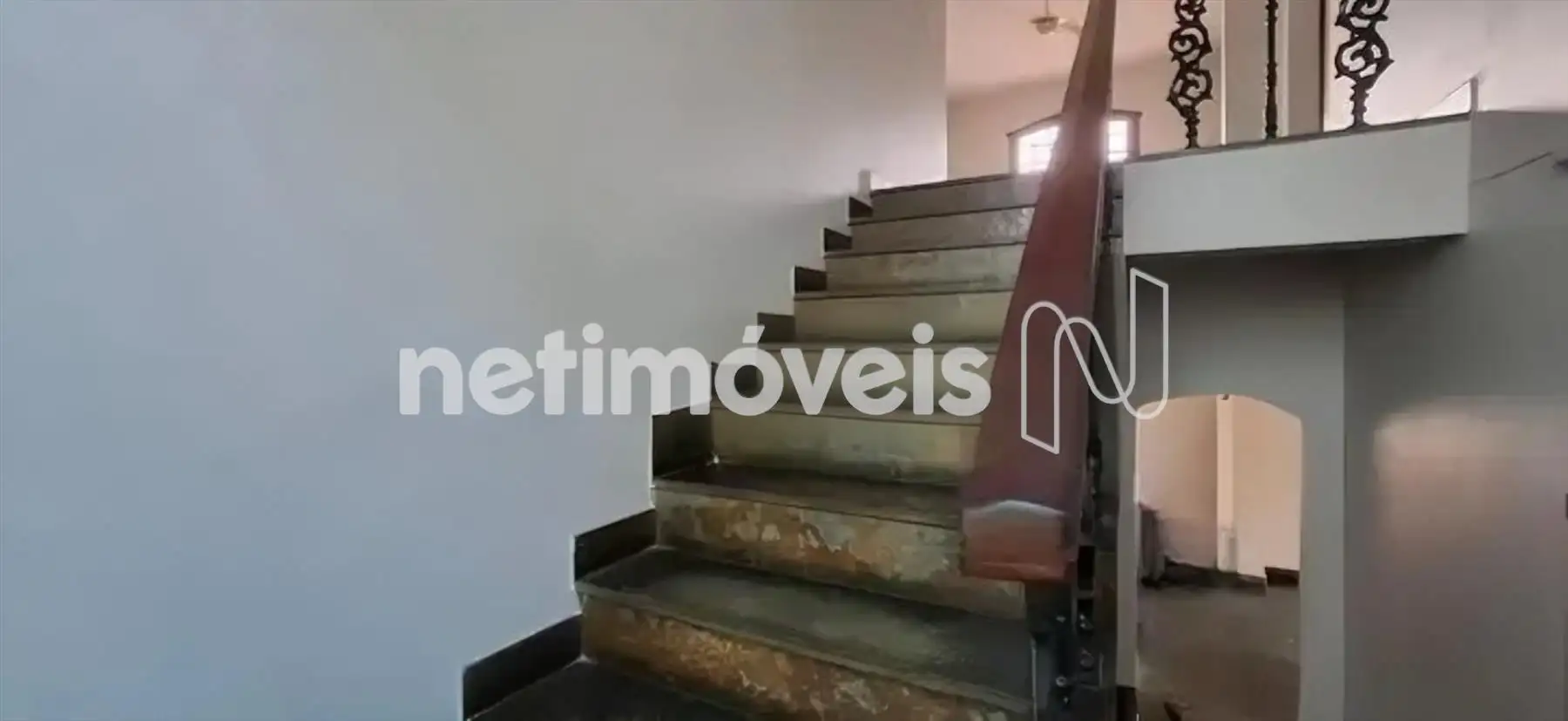 Escala de Acesso ao 2° Andar