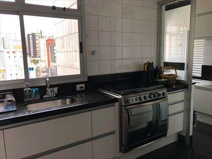 cozinha com armários linha d`oro