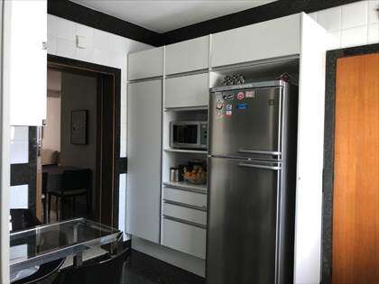 cozinha com armários linha d`oro