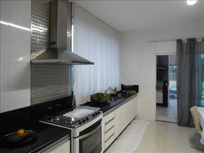  Cozinha e ligação para Área Gourmet externa.