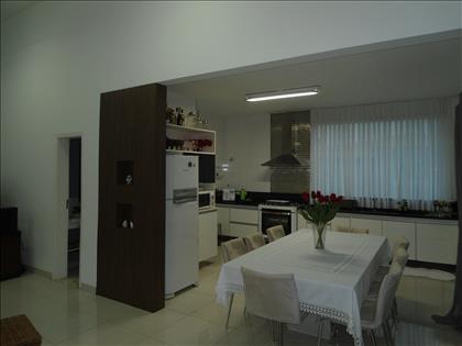 Sala de jantar integrada a cozinha