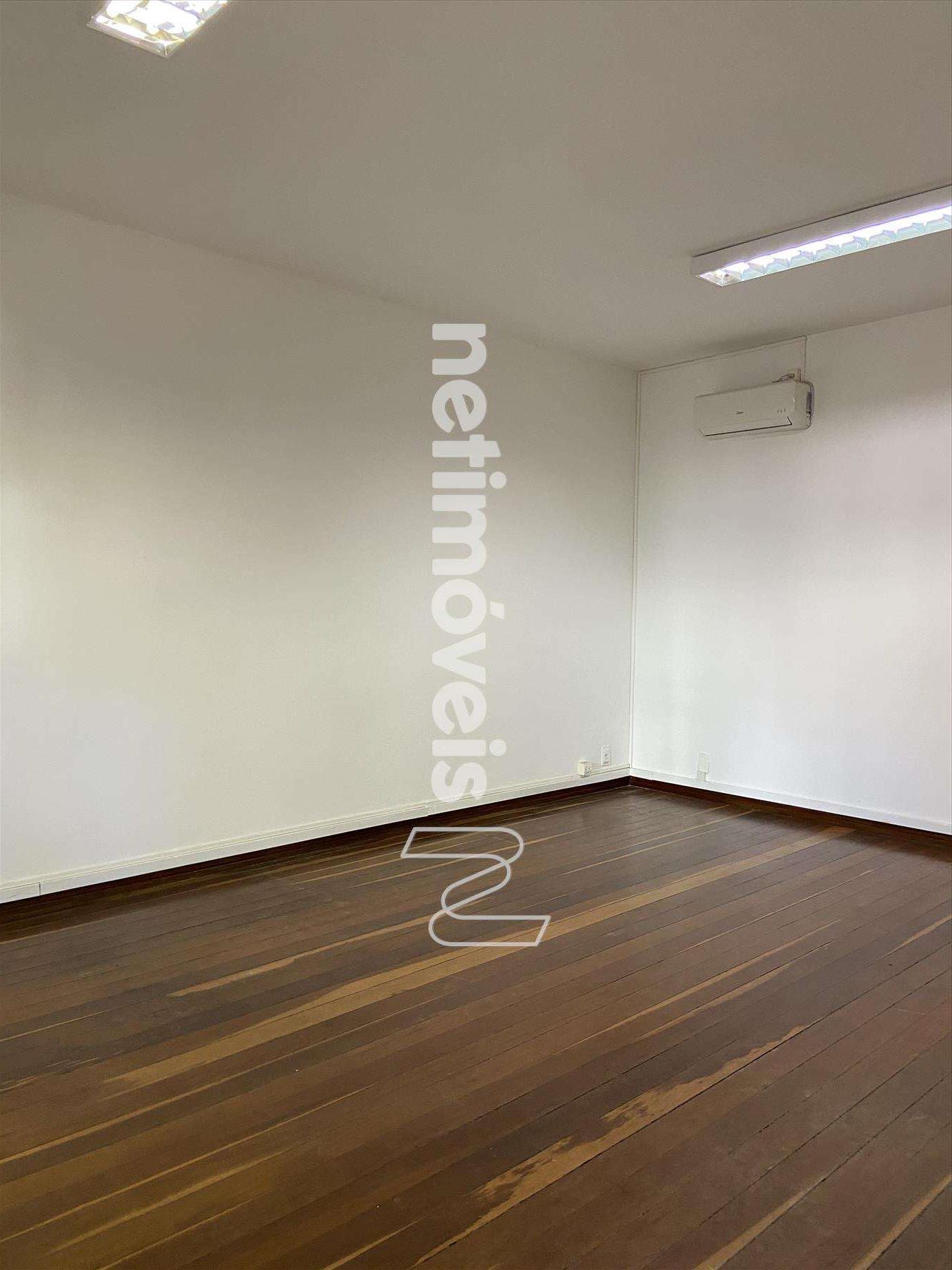 instalação de iluminação e ar condicionado