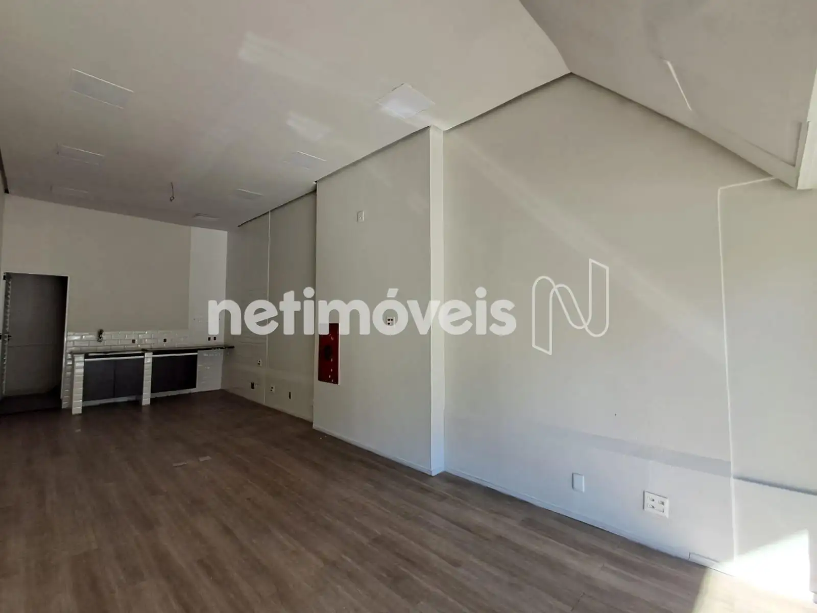 Loja para comprar com 66 m², 1 banheiro em Avenida Do Contorno, Santo Antônio, Belo Horizonte