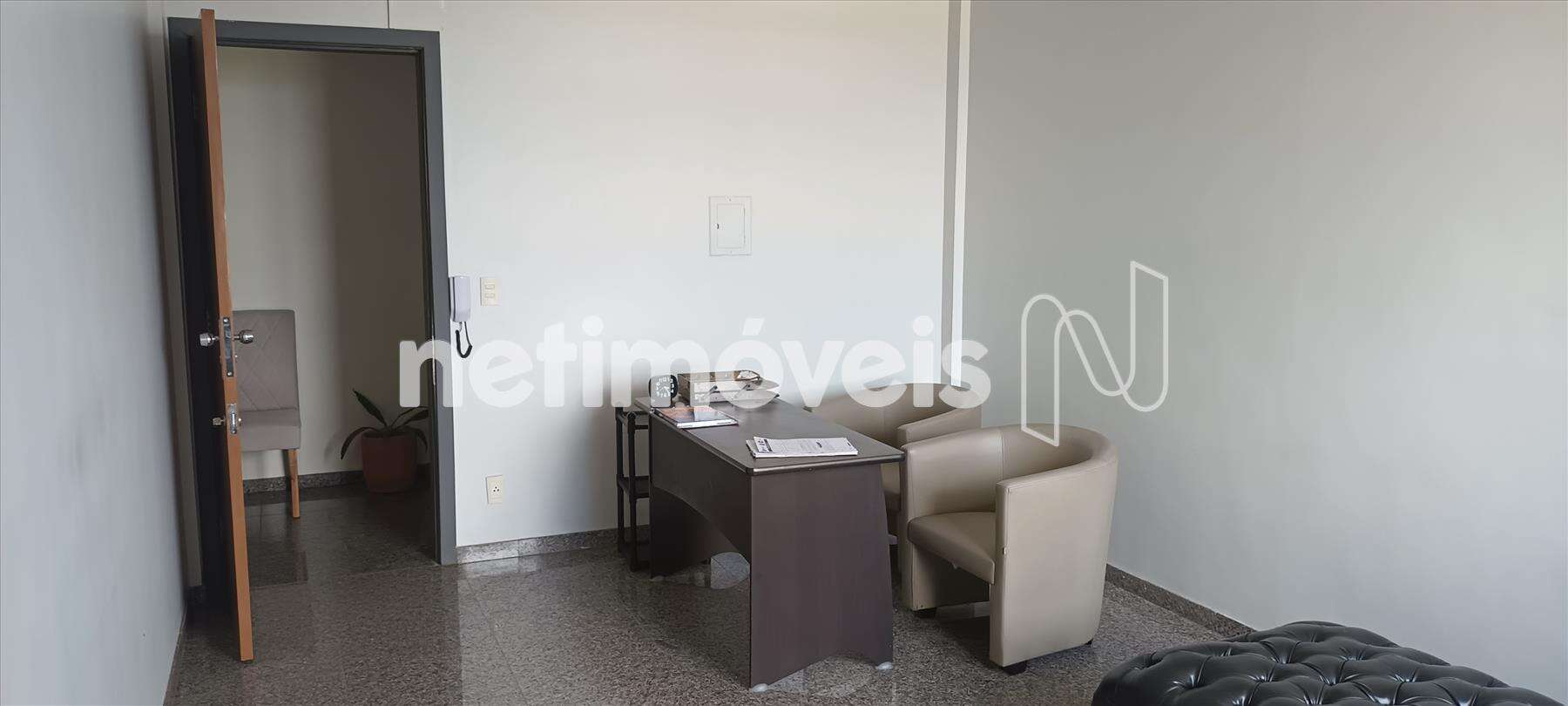 Piso em granito e 1 mesa com 2 cadeiras