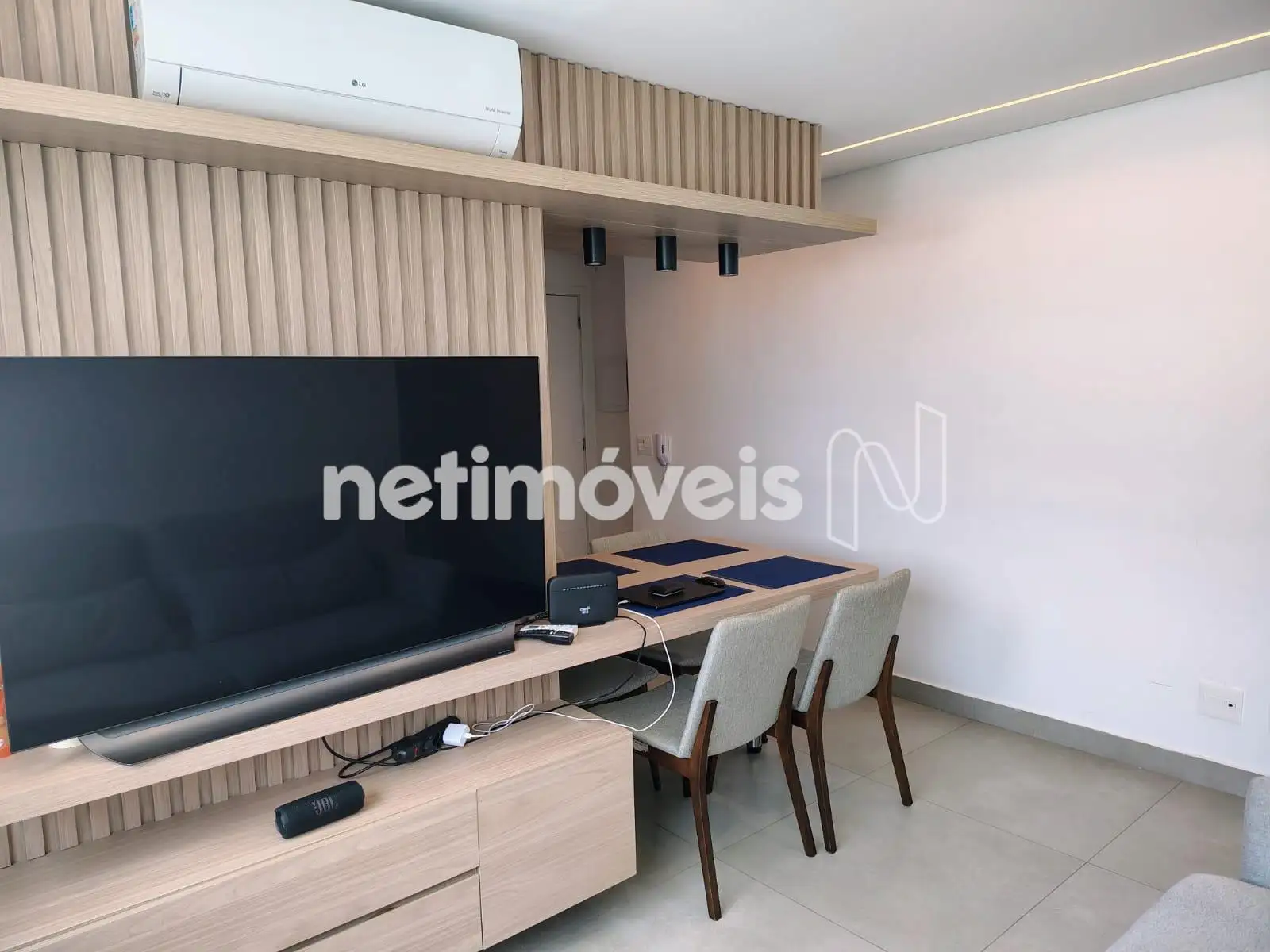 Sala TV/mesa jantar