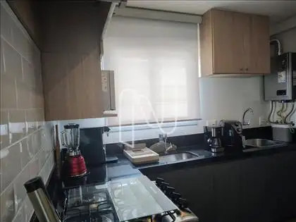Cozinha com bancada em granito