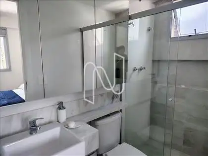 Banho com box suíte 1