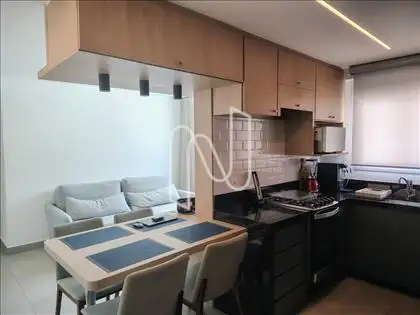 Espaço cozinha/mesa jantar/sala