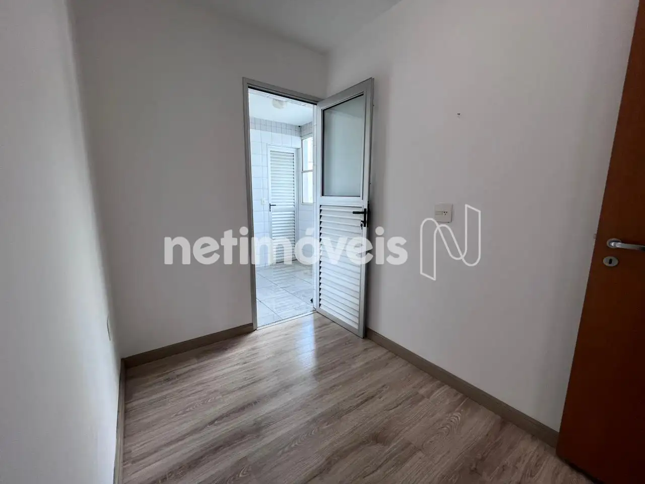 4° Quarto - Acesso circulação e área serviço