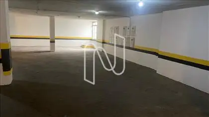  2 vagas grandes de garagem em linha