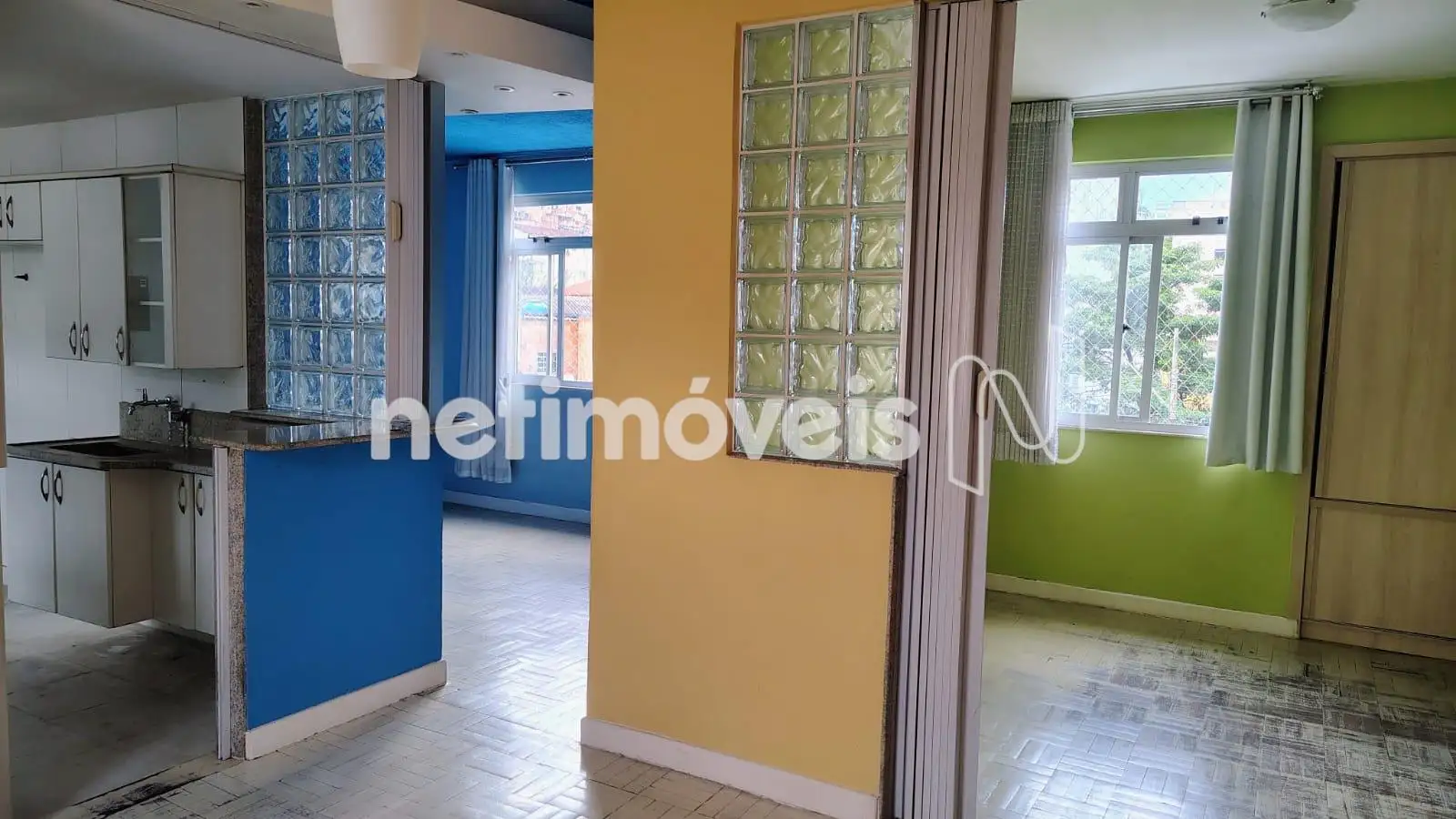 Visão da cozinha/sala e quarto pela copa
