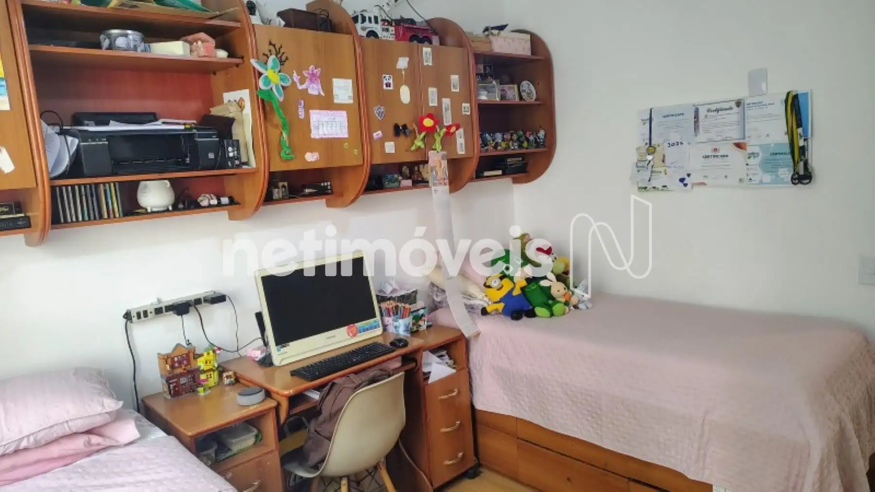 Quarto 2 com móveis estudo