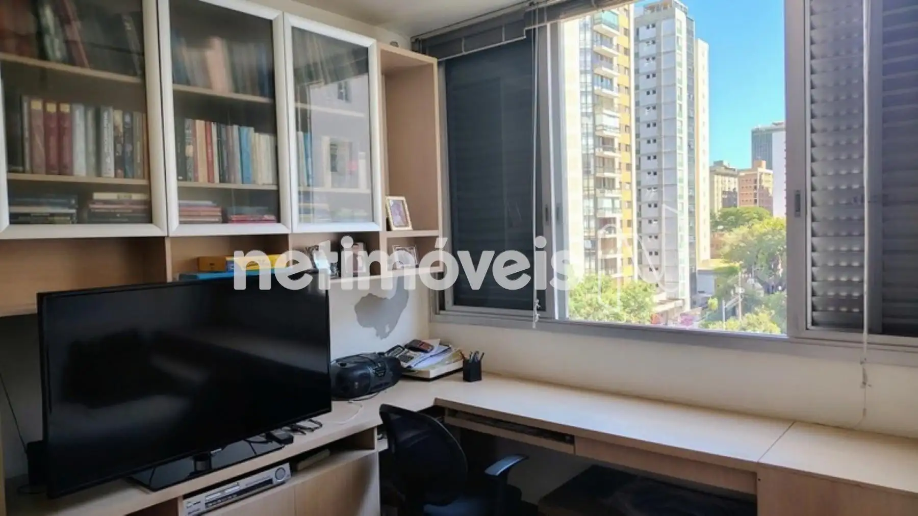 Quarto 1 com móveis planejados