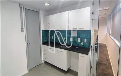Cozinha montada com armários