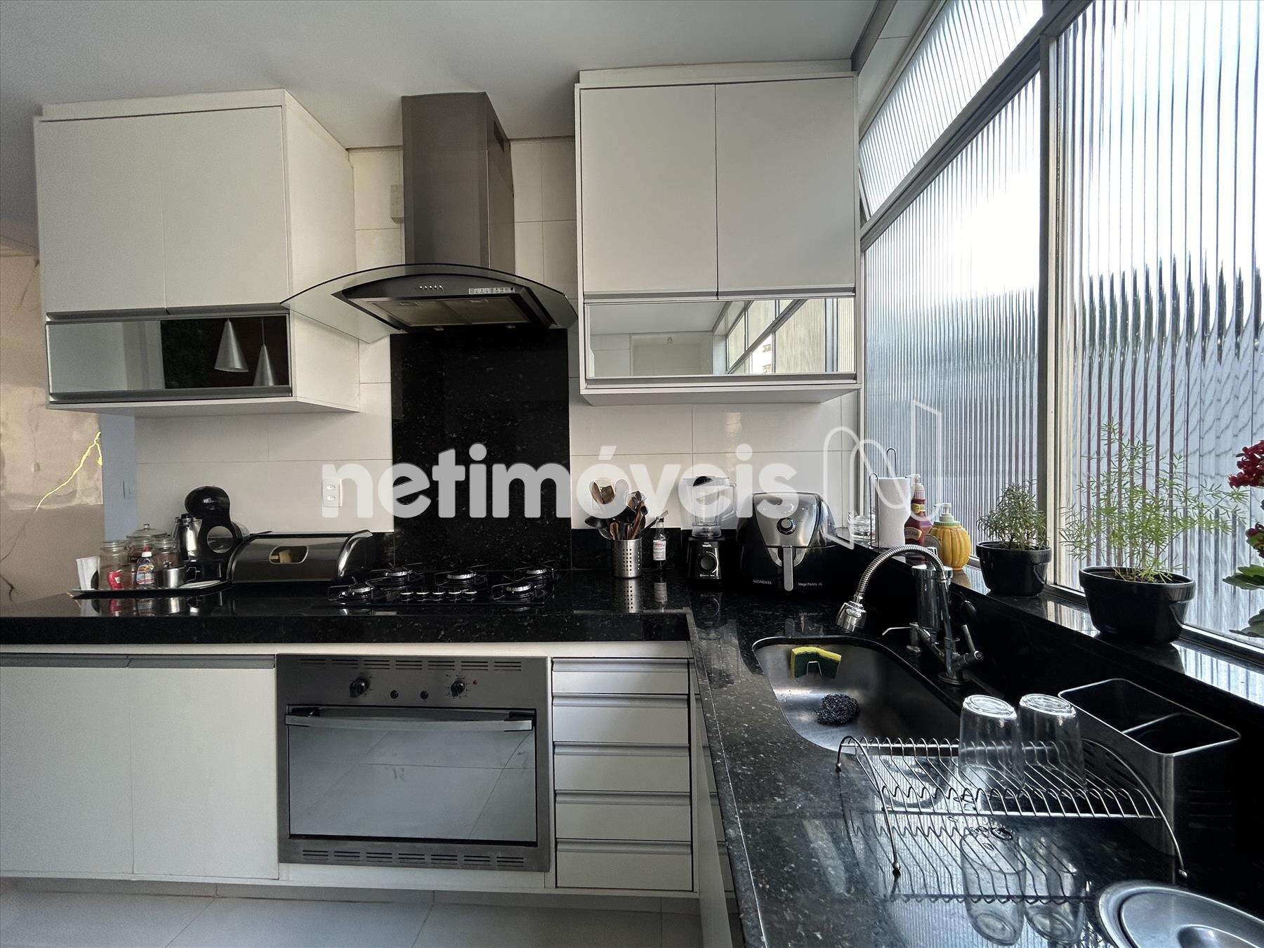 Cozinha com armarios