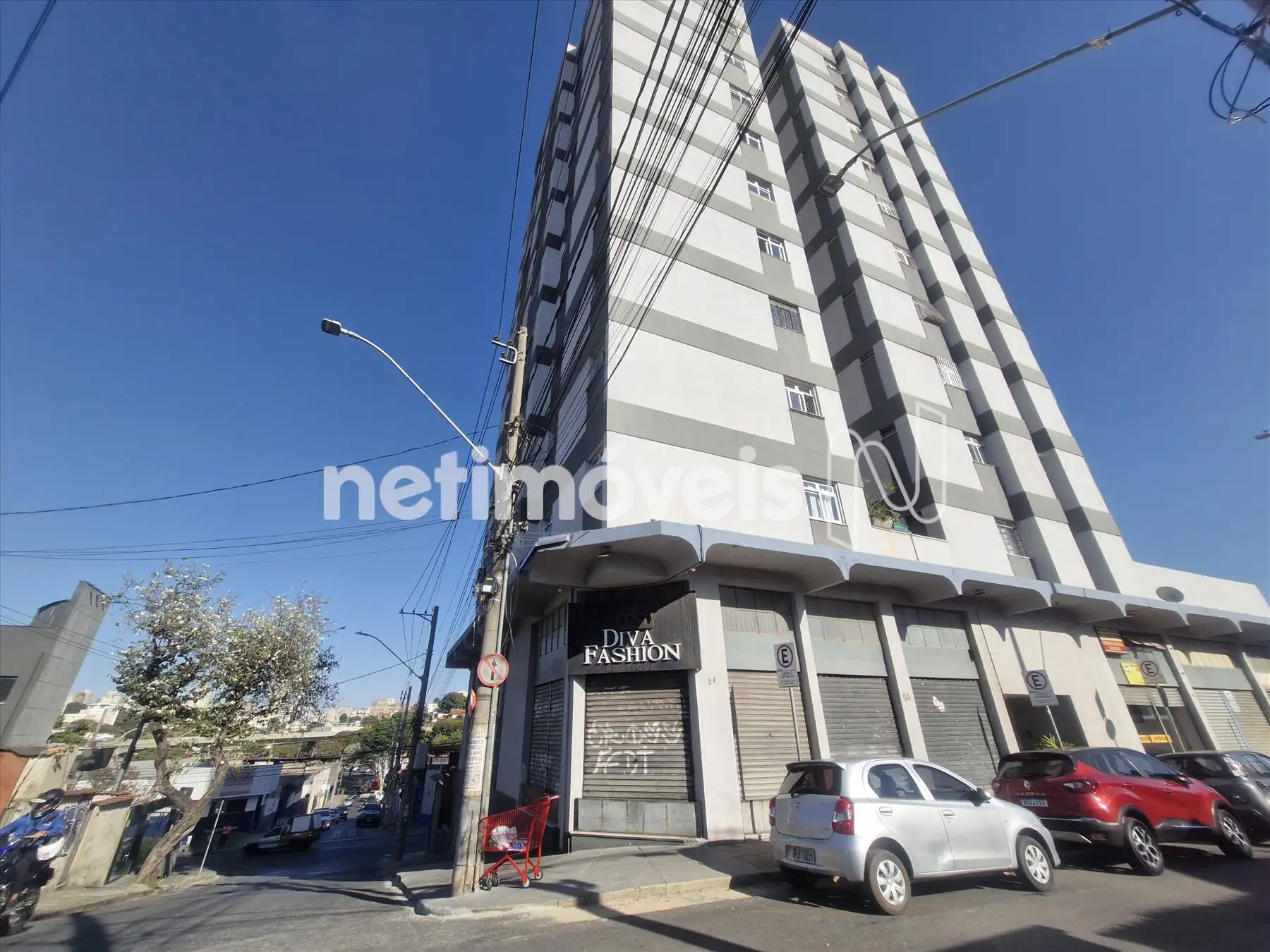 Fachada frontal/ lateral