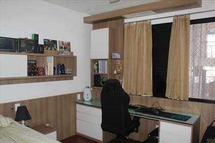Quarto solteiro (Semi suíte)