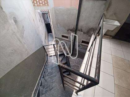 Escada para acesso do 1º/2º piso (2º piso)