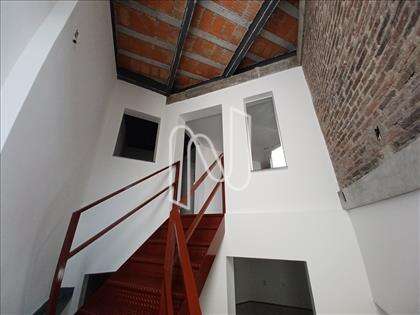 Acesso para o 2º piso (interno)