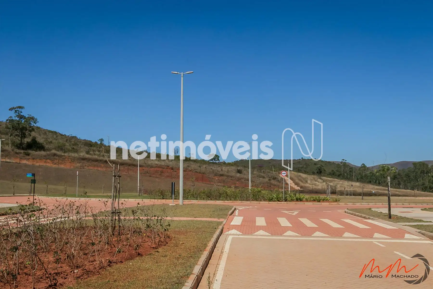 Praça final Av. principal poucos metros lote