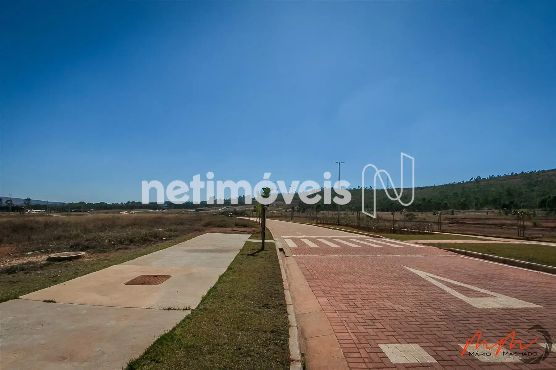 Frente do lote na Av. principal