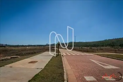 Frente do lote na Av. principal