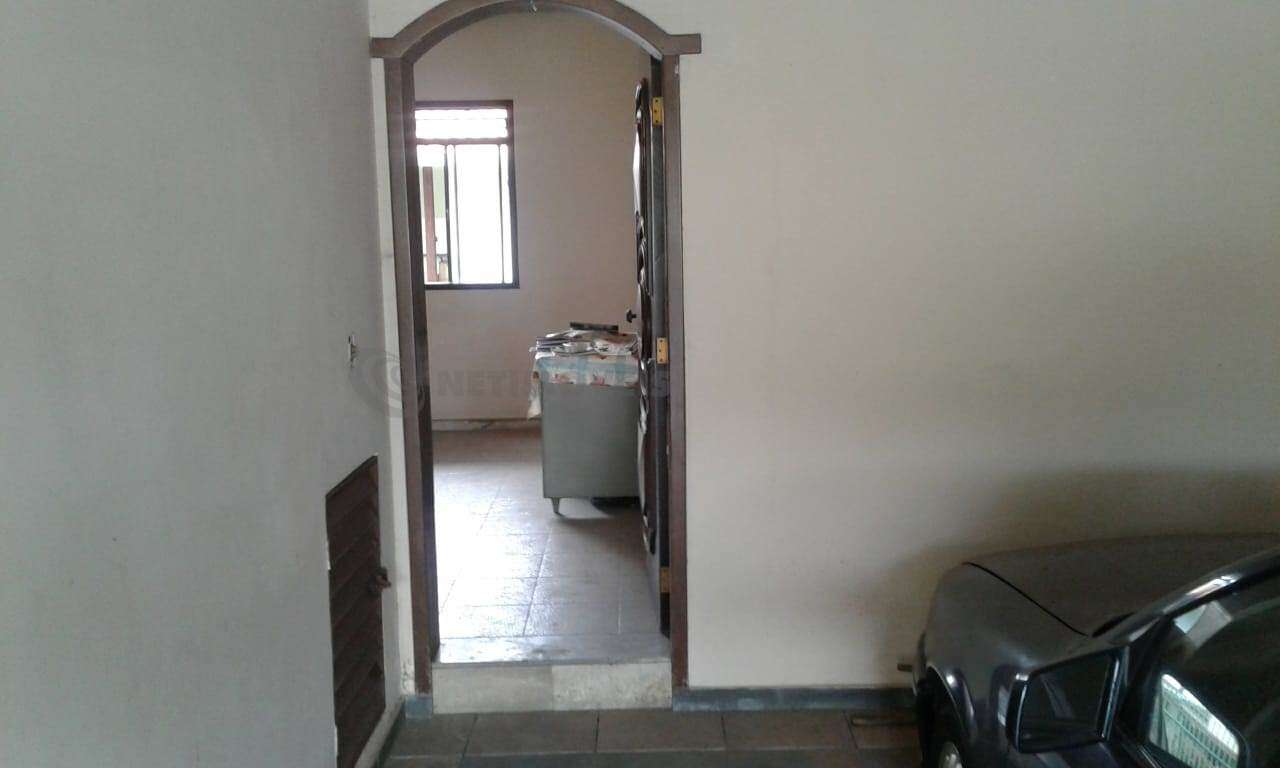 Entrada da garagem independente .