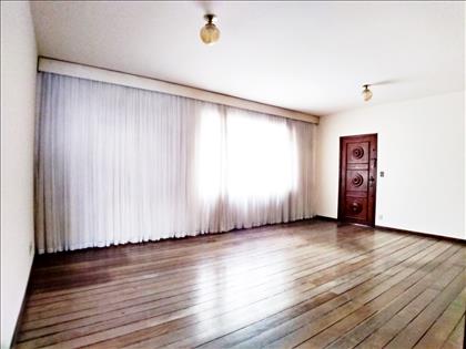Sala para 2 ambientes / Clara e arejada