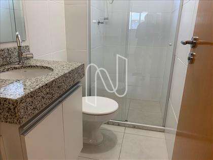 Banho com box e armário