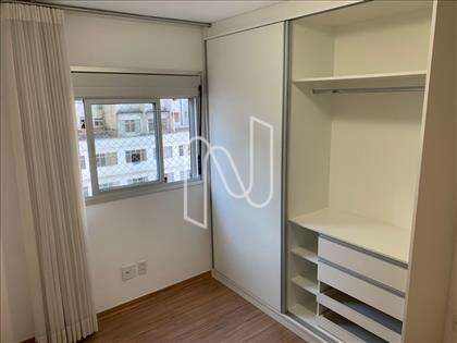 Quarto com veneziana