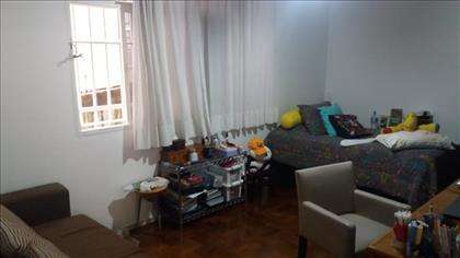 sala 2 ambientes, atualmente sendo quarto