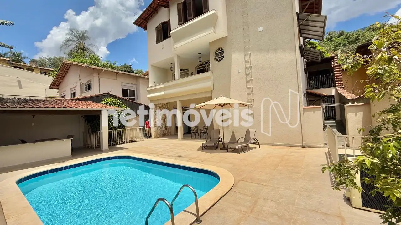Piscina e vista da casa