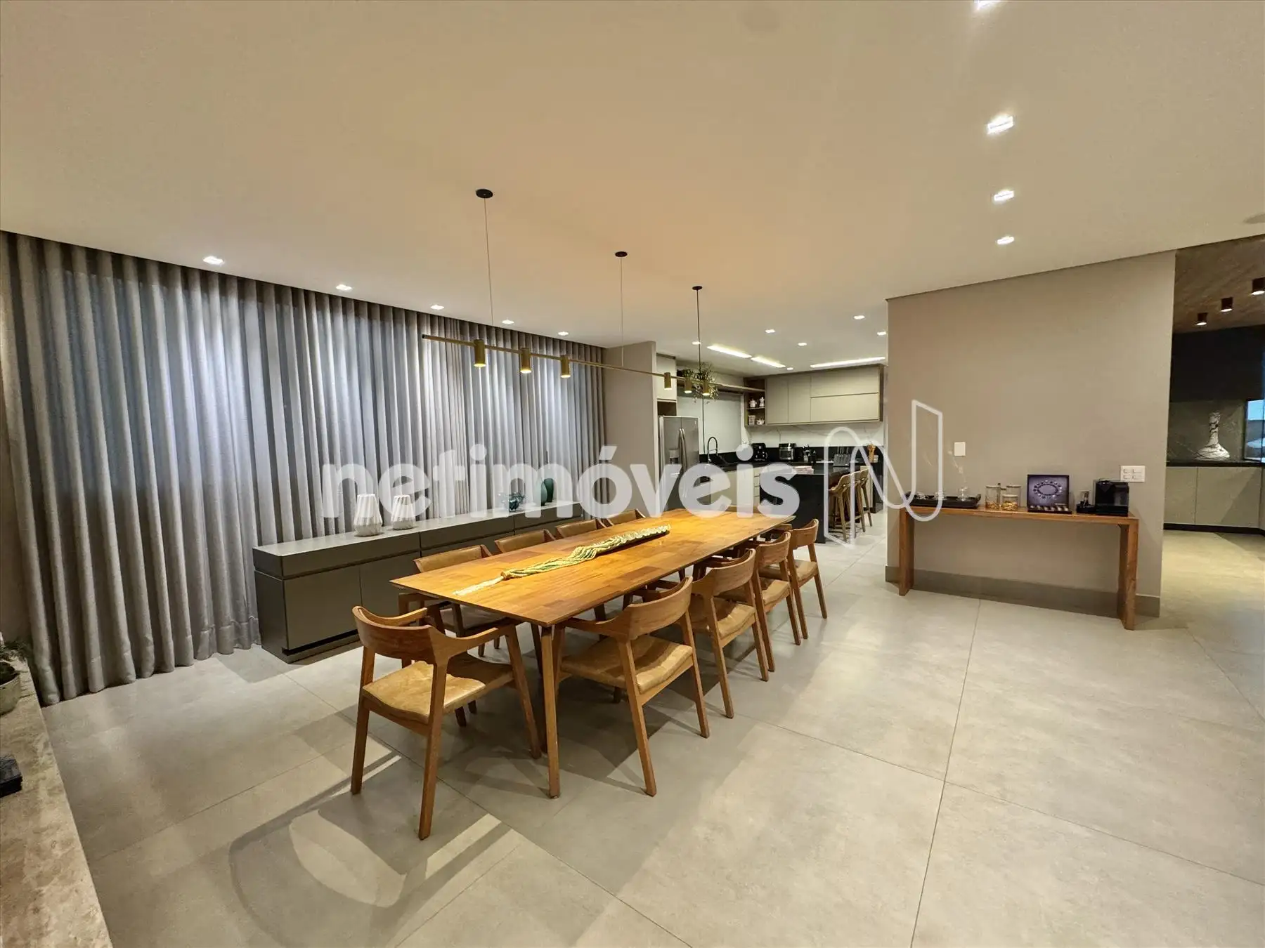 Sala de jantar com cozinha