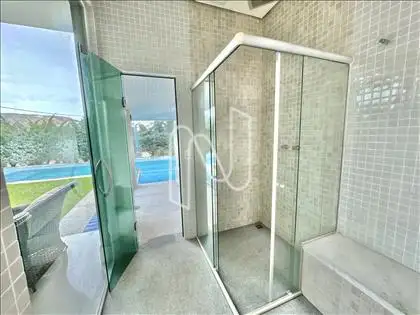 Sauna integrada à piscina 