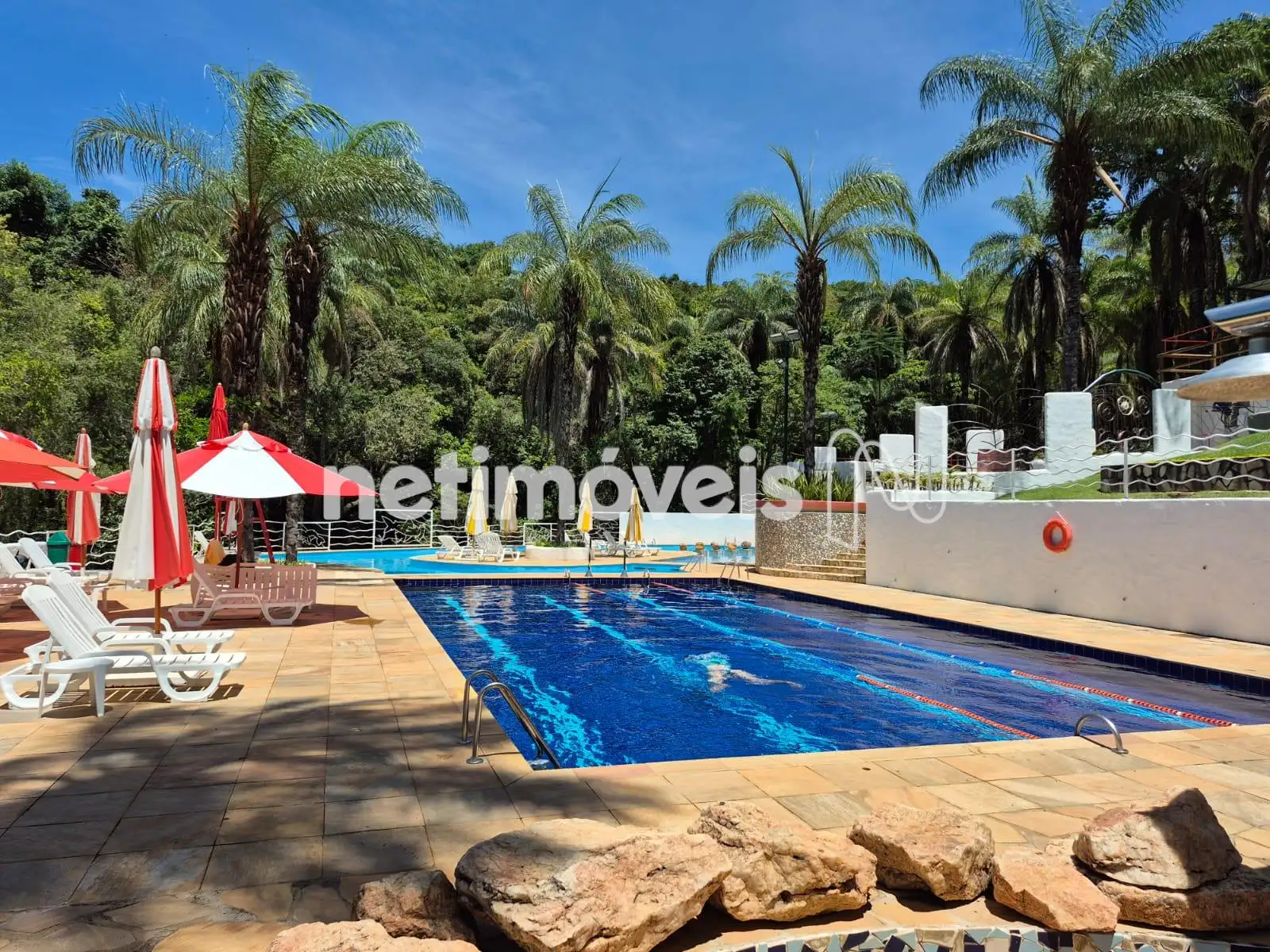 Piscina com raias