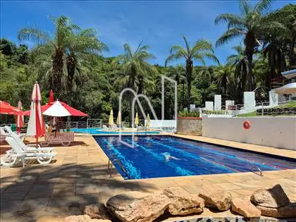 Piscina com raias 