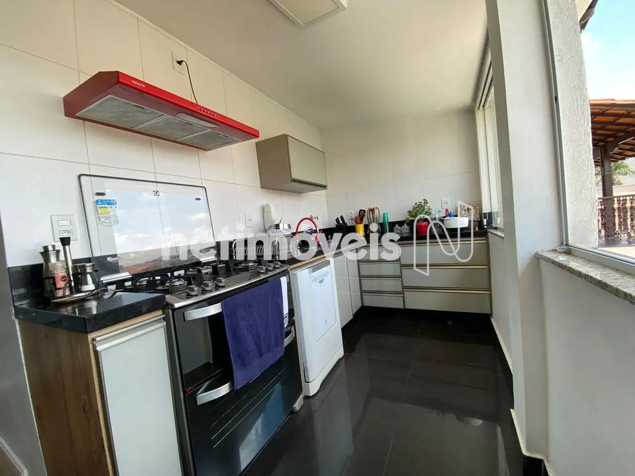 1o. andar: Cozinha com armários - B