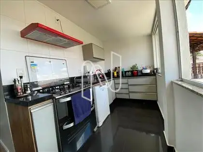 1o. andar: Cozinha com armários - B
