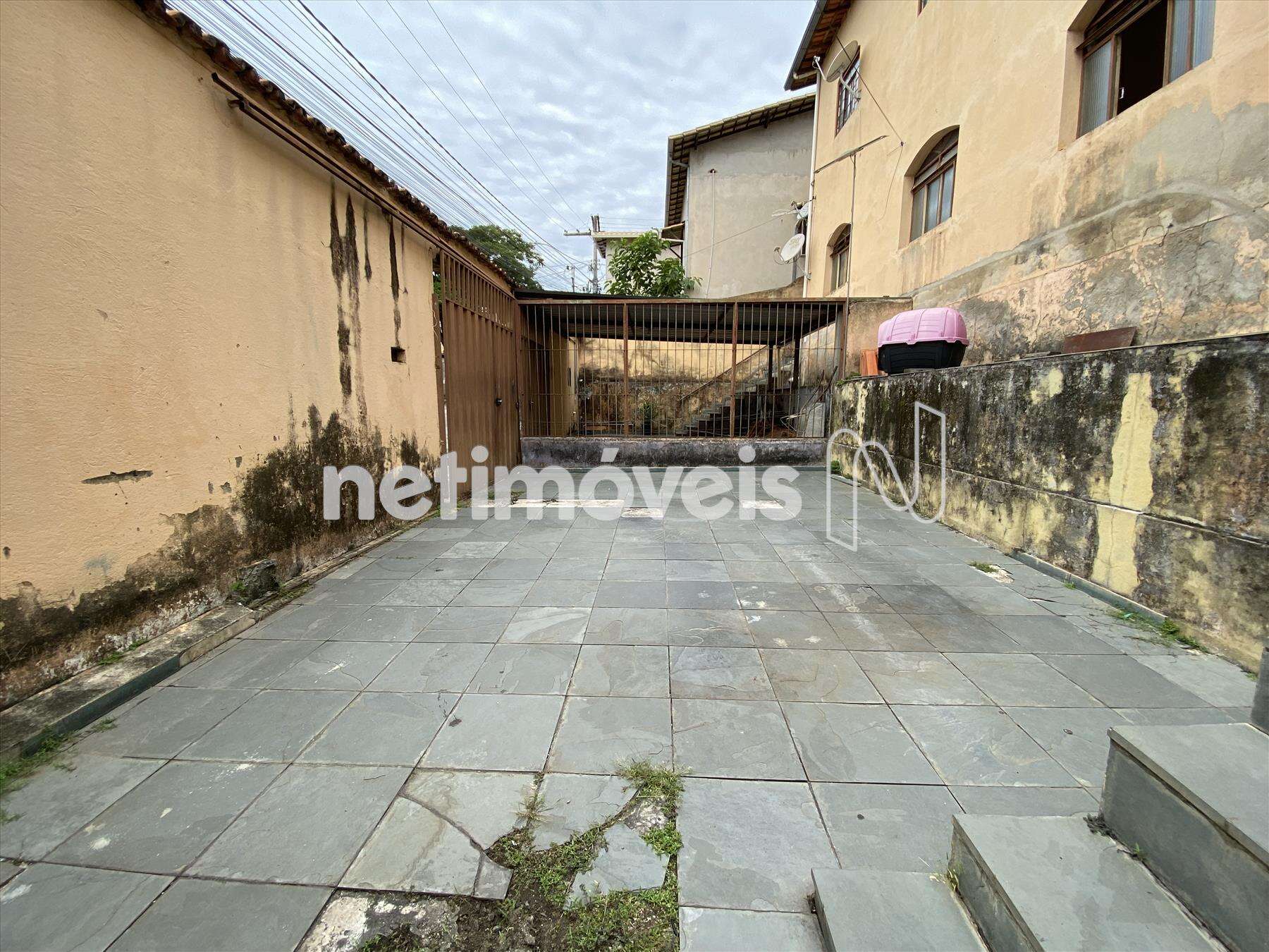 Área externa da frente (garagem)