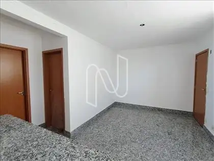  Sala e acesso para banheiro e quarto