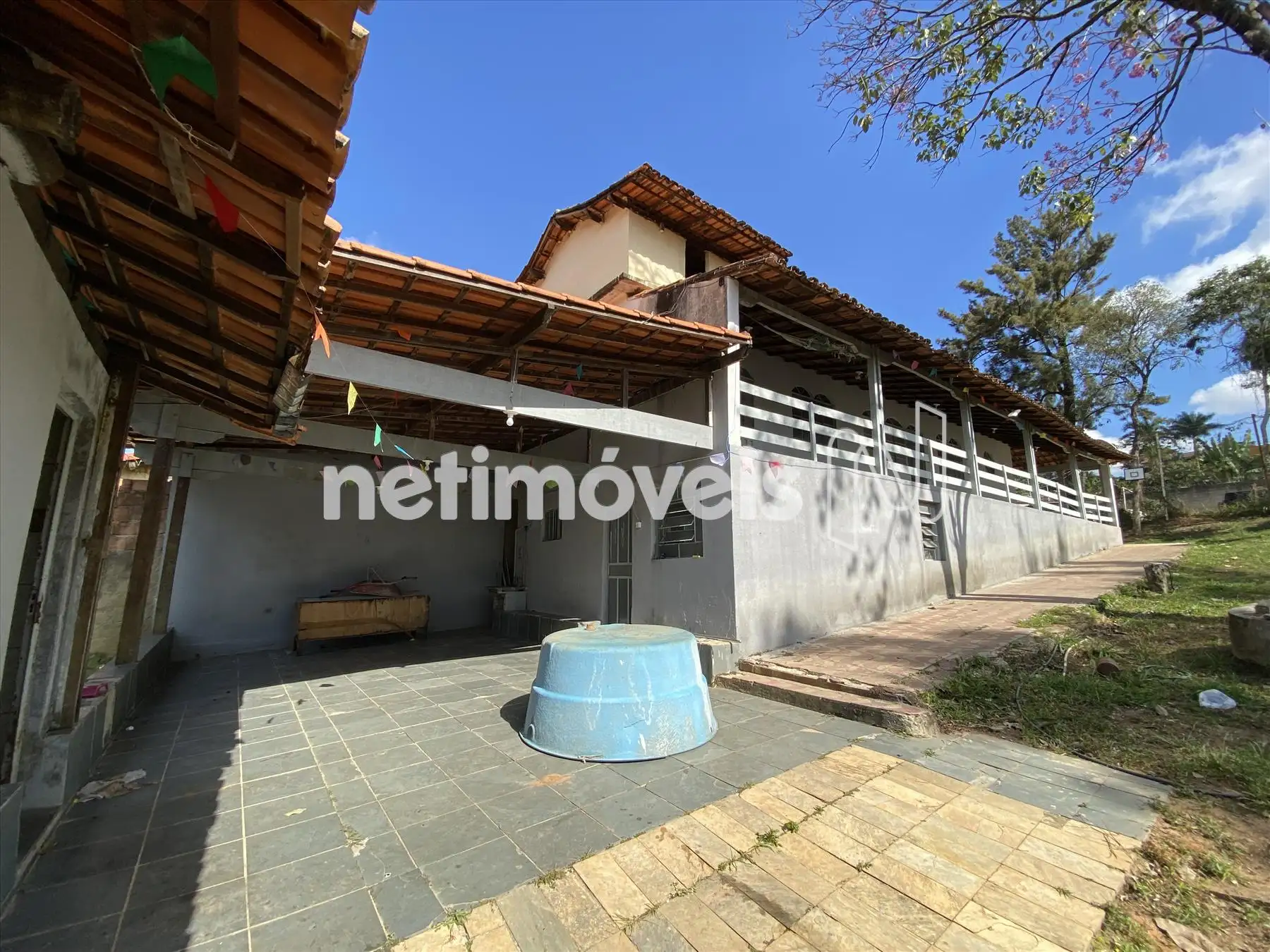 Área de garagem / Entrada do barracão