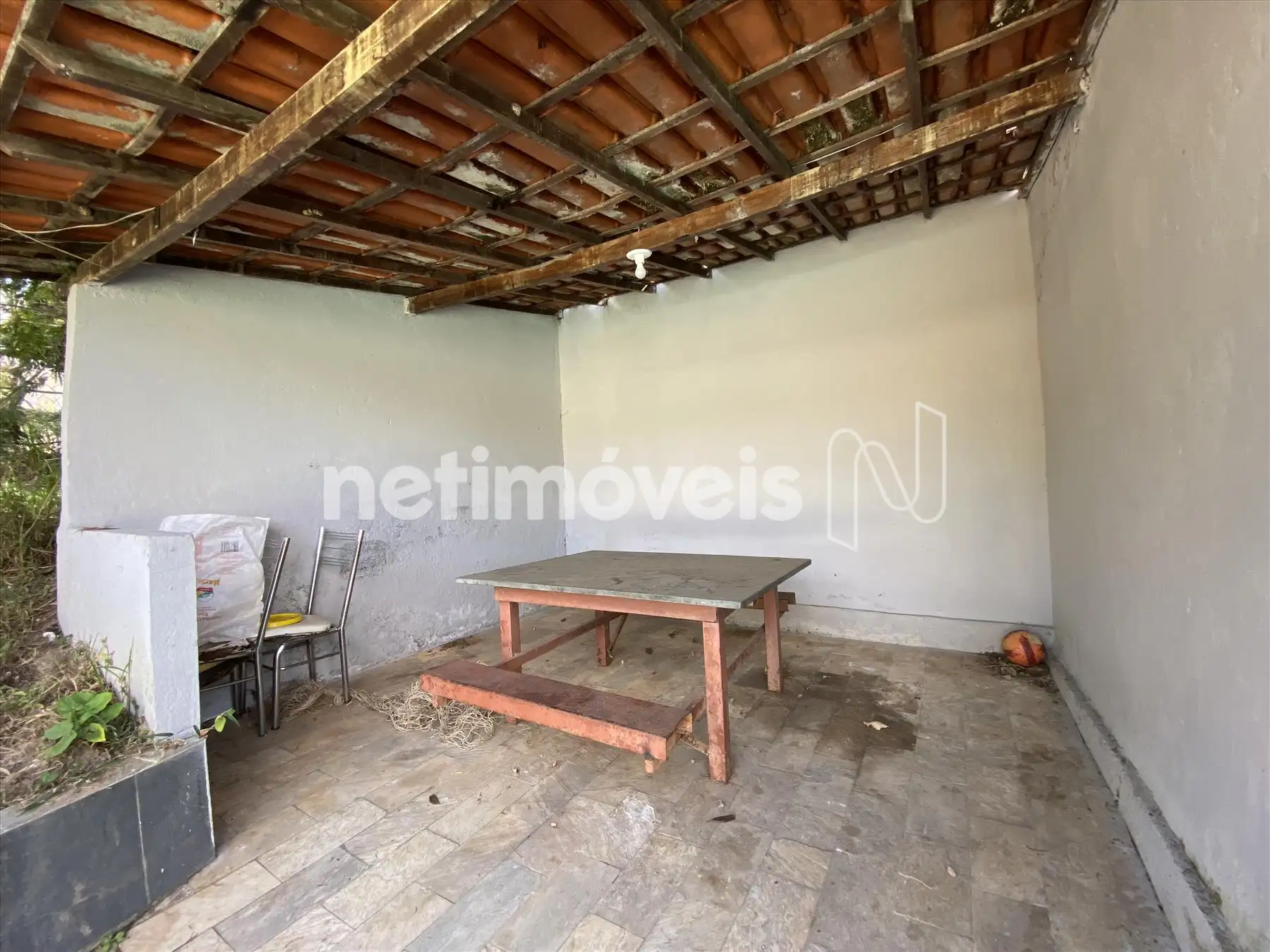 Área lateral da piscina