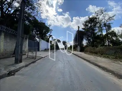 Rua asfaltada