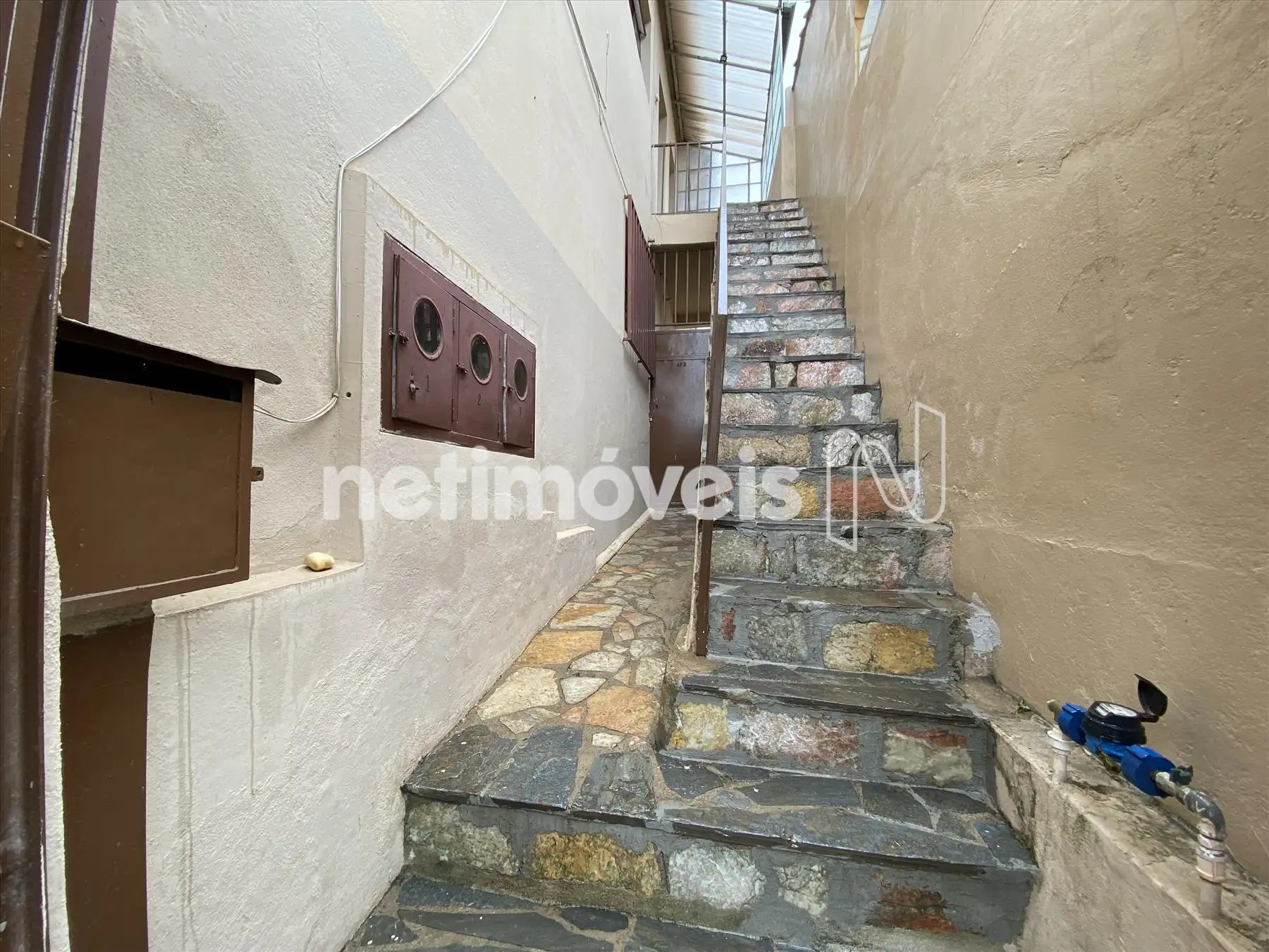 ENTRADA COLETIVA DE DOIS APARTAMENTOS