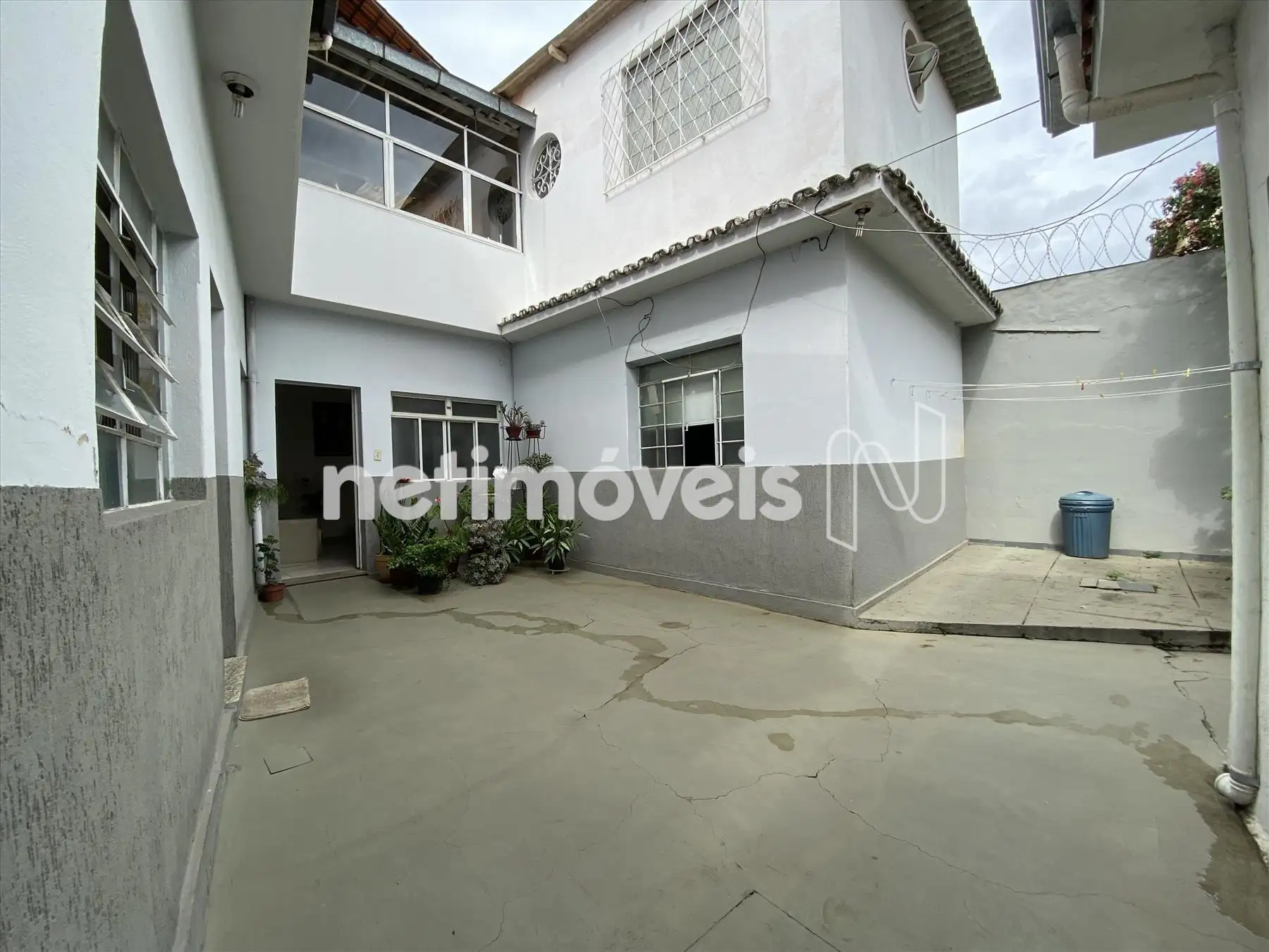 Fachada da casa principal